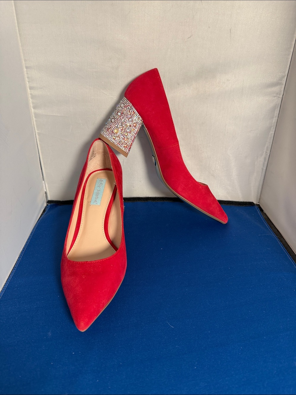 Betsy Johnson Hot Pink/Red Pointed-Toe Block Heel Pumps crystals. Size 7.5